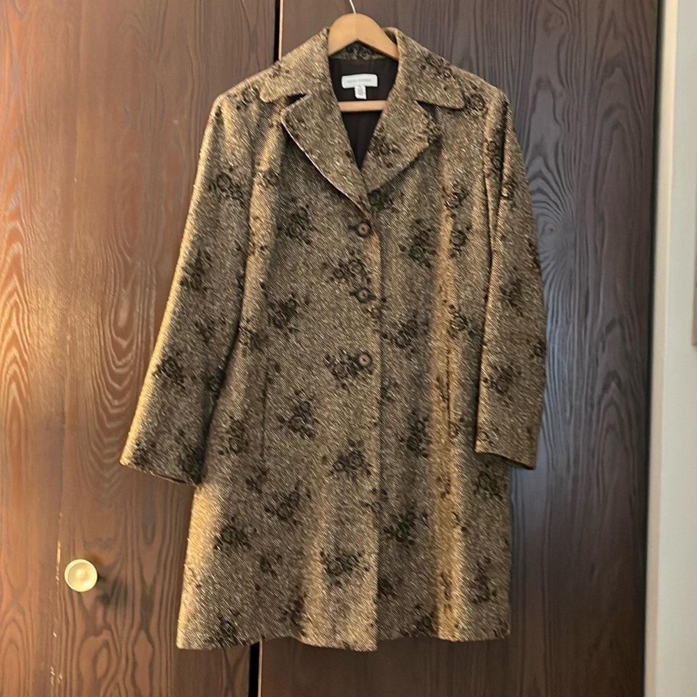David Brook brown tweed coat with dark brown flower pattern. Size14